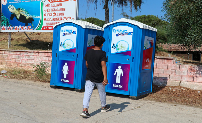 Mersin Büyükşehir'den Sahil Şeridine Seyyar Tuvalet