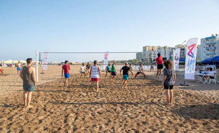 Mersin'de 2. Siteler Arası Plaj Voleybolu Turnuvası Başladı