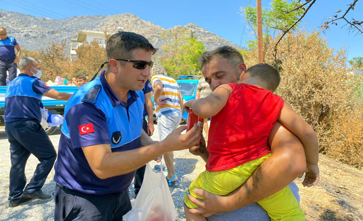 Akdeniz Belediyesi Yaraları Sarmaya Devam Ediyor