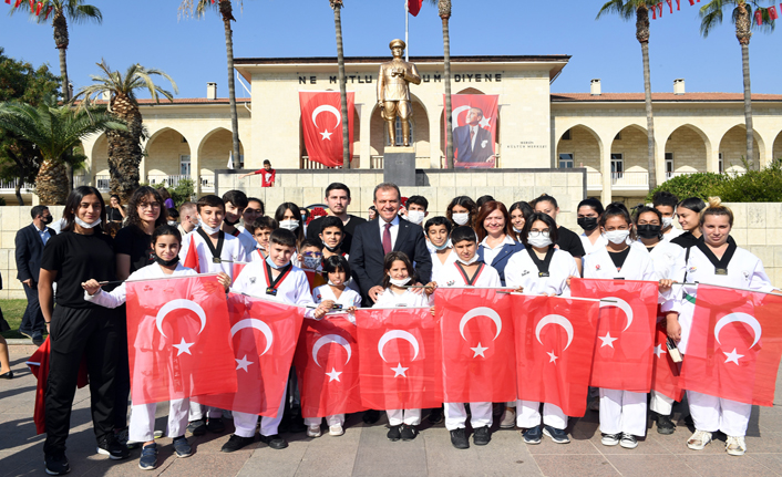 Mersin'de Coşkulu Cumhuriyet Bayramı Kutlaması