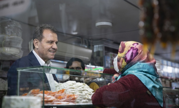 Başkan Seçer’den Akdeniz İlçesindeki Esnafa Ziyaret