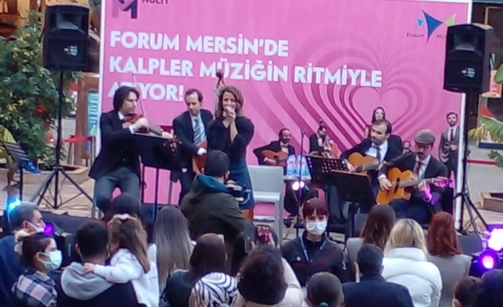 Forum Mersin’de Kalpler Müziğin Ritmiyle Attı