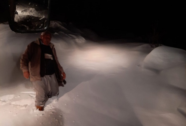 Mezitli Belediyesi Şahin Ailesini Kar Esaretinden Kurtardı