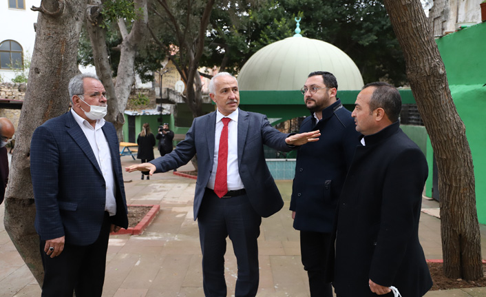 Akdeniz Belediye Başkanı Gültak, Mahmudiye Mahallesini Ziyaret Etti