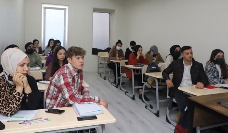 Akdeniz Belediyesi Gençlere Üniversite Kapılarını Açıyor