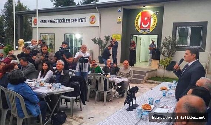 Gazeteciler iftar yemeğinde bir araya geldi