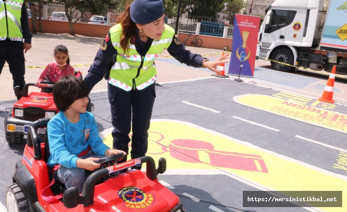 “Jandarma Mobil Trafik Eğitim Tırı Mersin’de”