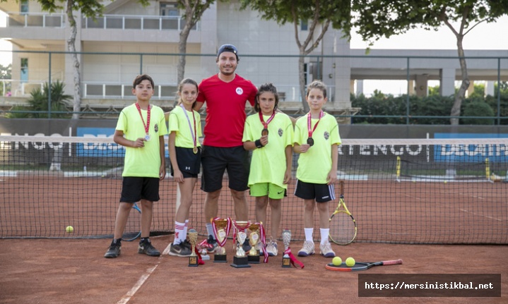Mersin Büyükşehir’in Tenis Takımı Kupalara Doymuyor