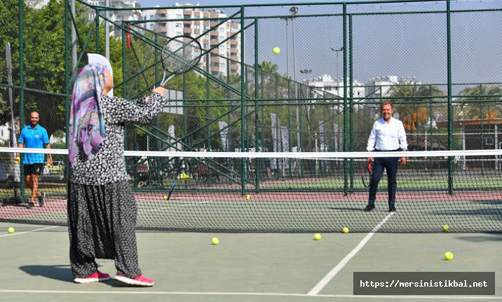 72 Yaşında Tenisle Tanıştı