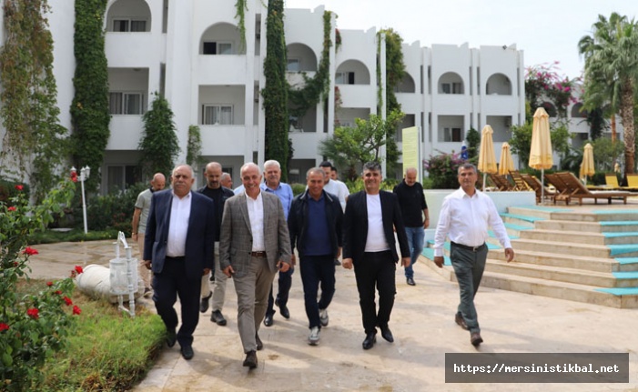 Akdeniz Belediye Başkanı Gültak, Mahalle Muhtarlarını Ağırladı