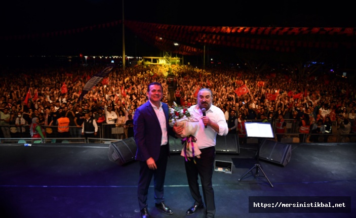 Cumhuriyet Bayramı Yenişehir'de  Volkan Konak konseriyle kutlandı