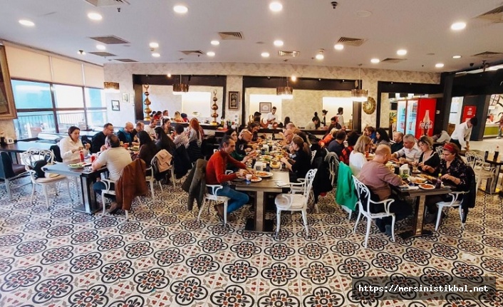 Forum Mersin’de Öğretmenler Günü Yemeği
