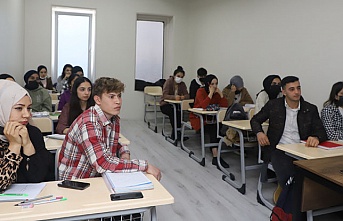 Akdeniz Belediyesi Gençlere Üniversite Kapılarını Açıyor