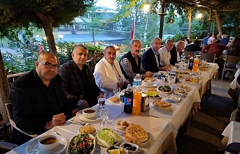 Başkan Veysel Sarı Mesai Arkadaşlarıyla İftar Yemeğinde Bir Araya Geldi