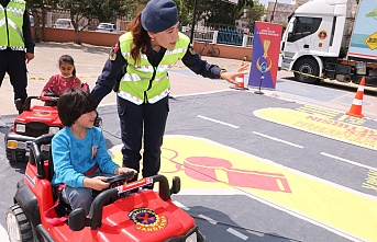 “Jandarma Mobil Trafik Eğitim Tırı Mersin’de”