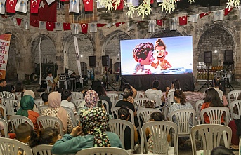 Mersin Büyükşehir İle Mut Taşhan’da Hem Konser Hem Sinema Keyfi