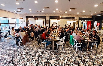 Forum Mersin’de Öğretmenler Günü Yemeği