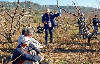 Yenişehir Belediyesi çiftçiye tarlada eğitim veriyor