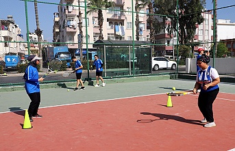 Akdenizli Çocuklara Ücretsiz Tenis Kursu