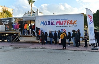 Mersin Büyükşehir’in Mobil Mutfak Tırı İlçelerde