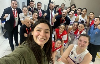 Mersin Büyükşehir MSK Kadın Basketbol Ekibi, Evinde...