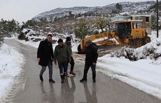 Silifke Belediyesi  karla mücadeleye devam ediyor