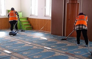 Gülnar'da Ramazan Öncesi Camiler Temizleniyor