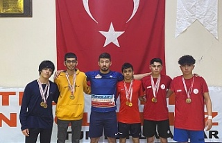 İşitme Engelli Güreşçiler Türkiye Şampiyonu...