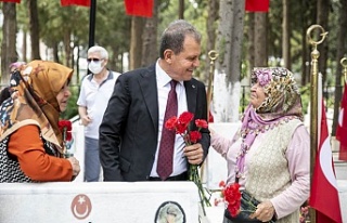 Başkan Seçer, Bayram Arifesinde Şehitliği Ziyaret...