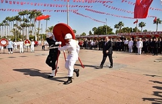 Cumhuriyet Kutlamaları Atatürk Anıtına Çelenk...