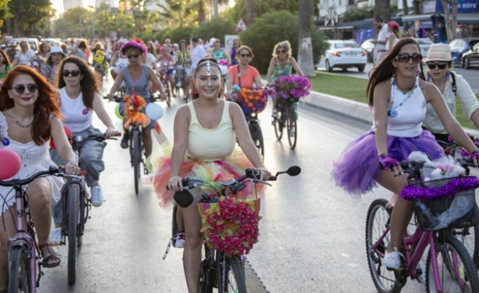 Süslü Kadınlar, Bisiklet Farkındalığı İçin Pedal Çevirdi
