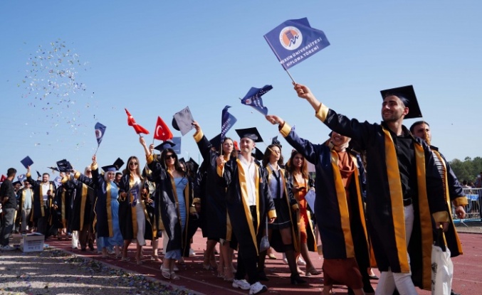 Mersin Üniversitesi 2023-2024 Eğitim Öğretim Yılı Mezunları Töreni Yapıldı